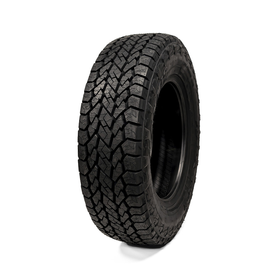 Maxxis Razr AT781 all-terrain tire - 205/70 R15 - 4X4 Suzuki