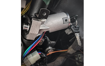 Steering lock ignition switch (Spanish build), Suzuki Santana 410 and 413