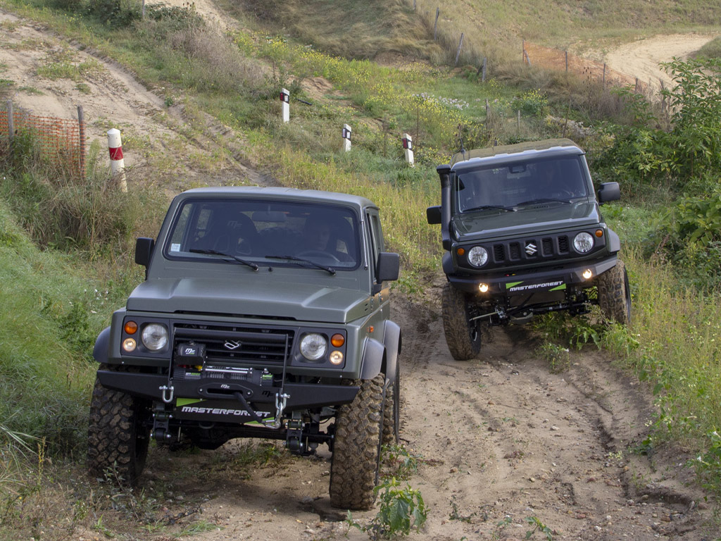 Suzuki Jimny MF Jungle green & Samurai Nairobi Green: à l'aise sur le terrain